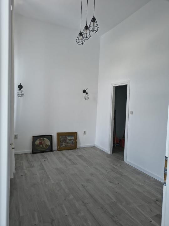 Apartament in zona centrala,finisat (cladire istorica ),mobilat,cu parcare