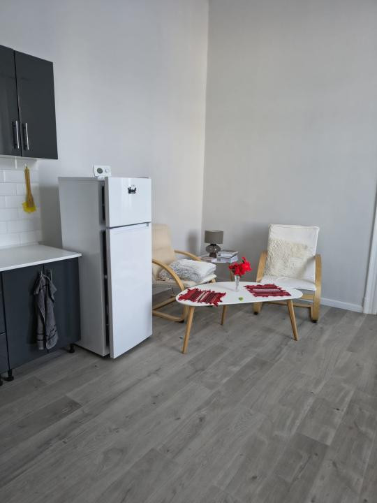 Apartament in zona centrala,finisat (cladire istorica ),mobilat,cu parcare