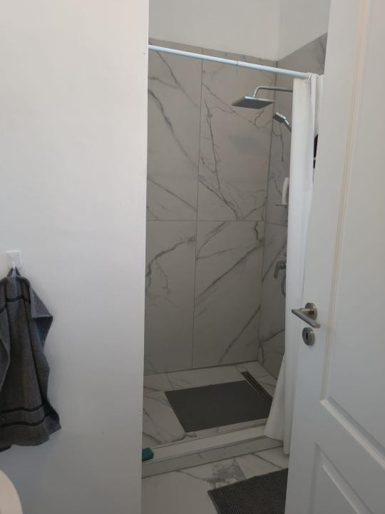 Apartament in zona centrala,finisat (cladire istorica ),mobilat,cu parcare