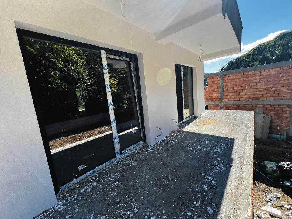 Casa individuala  , 146 mp utili , 400 mp teren liber ,  in zona Tauti 