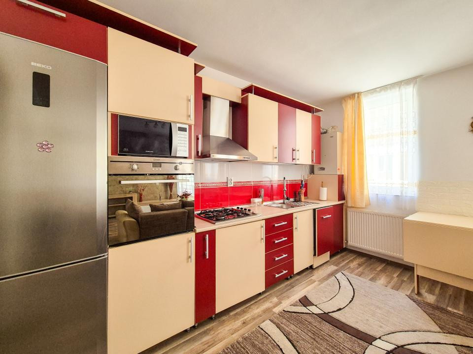 Apartament 2 camere, la cheie, etaj intermediar,parcare-strada Eroilor