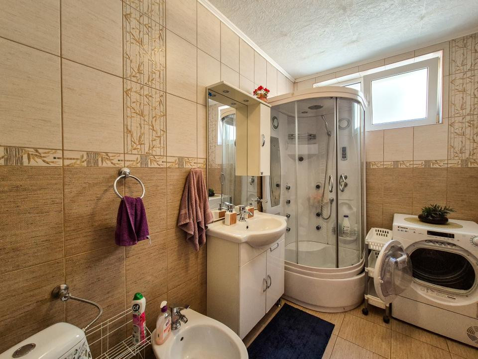 Apartament 2 camere, la cheie, etaj intermediar,parcare-strada Eroilor