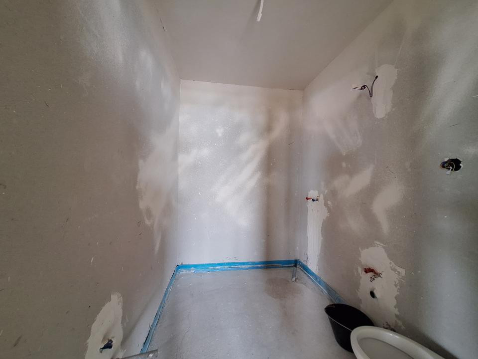 Apartament semifinisat cu CF, bloc nou, zona Eroilor