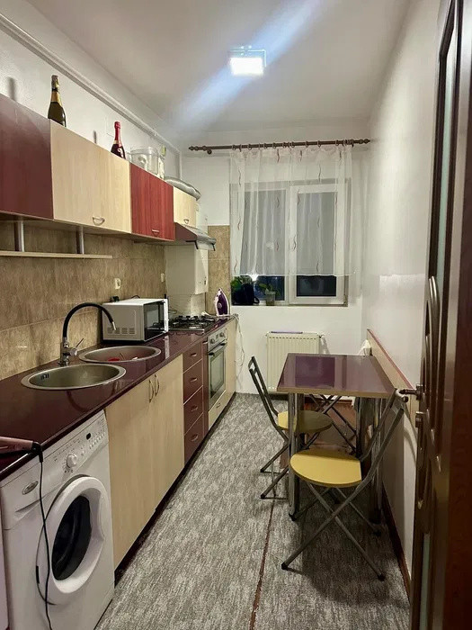 Apartament cu o camera, 41 mp, parcare, zona Florilor