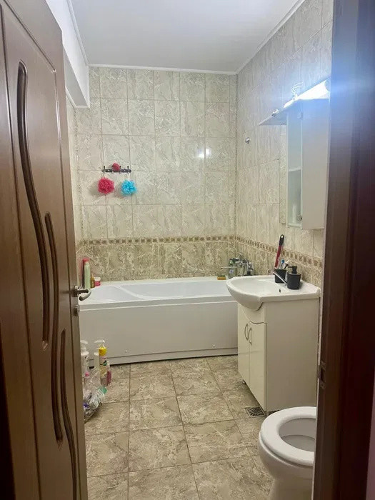 Apartament cu o camera, 41 mp, parcare, zona Florilor