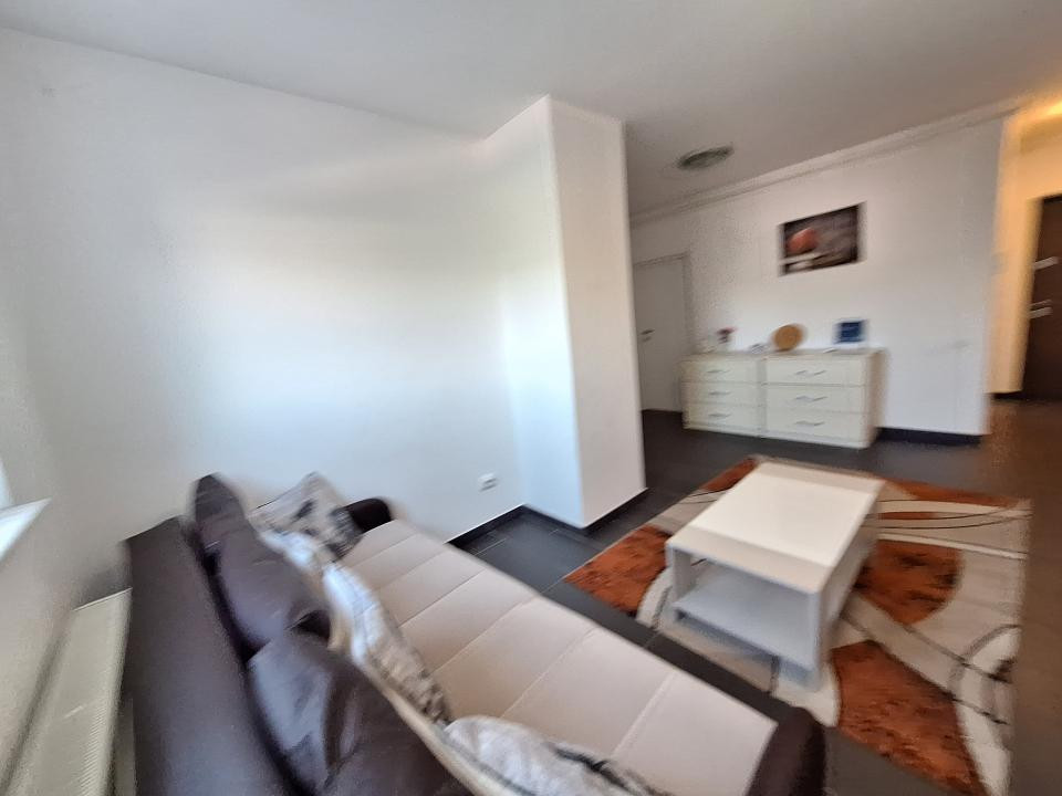 Apartament cu 3 camere, 60 mp, balcon de 20 mp, zona BMW
