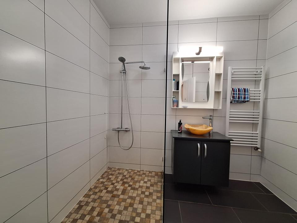 Apartament cu 3 camere, 60 mp, balcon de 20 mp, zona BMW
