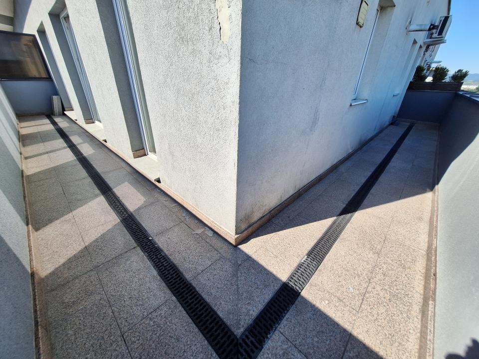 Apartament cu 3 camere, 60 mp, balcon de 20 mp, zona BMW