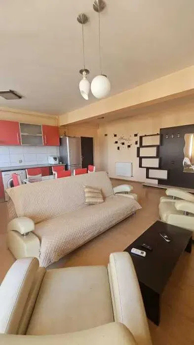 Apartament spatios, 58 mp, balcon, zona Eroilor