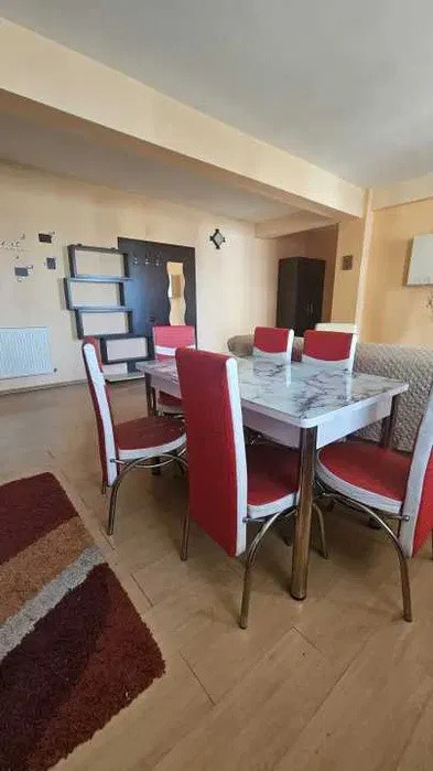 Apartament spatios, 58 mp, balcon, zona Eroilor