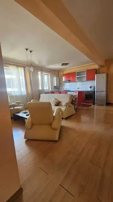 Apartament spatios, 58 mp, balcon, zona Eroilor