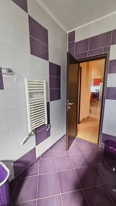 Apartament spatios, 58 mp, balcon, zona Eroilor