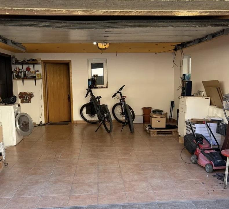 Casă individuală cu 6 camere și garaj 