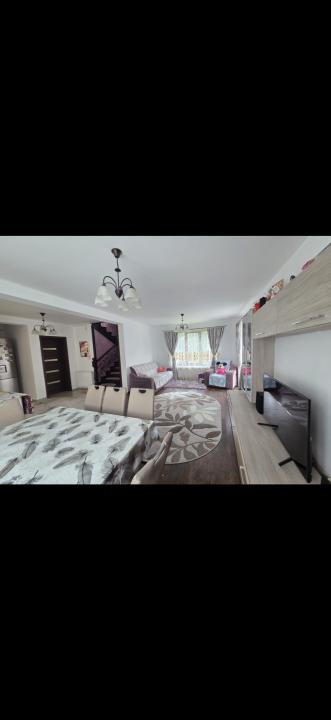 Duplex cu 4 camere,curte,zona Terra