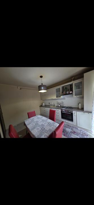 Duplex cu 4 camere,curte,zona Terra