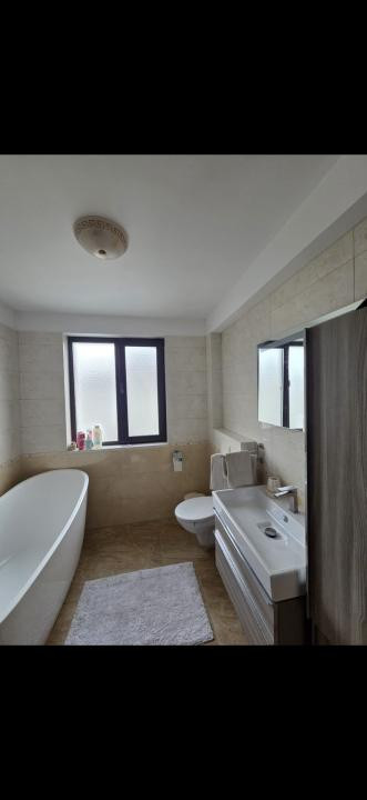 Duplex cu 4 camere,curte,zona Terra