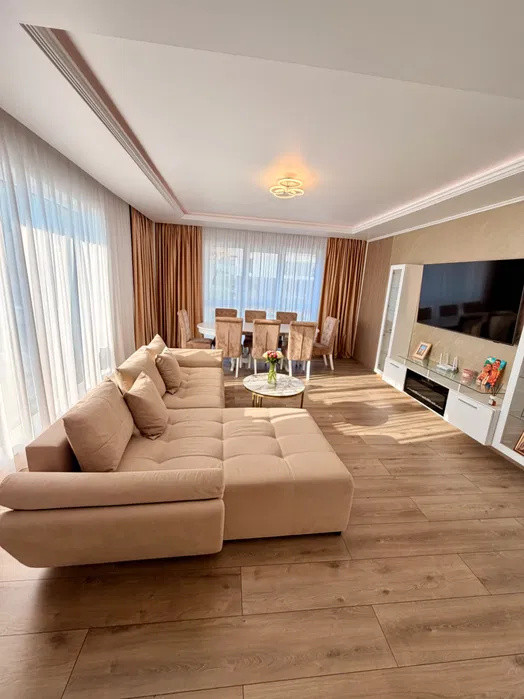 Apartament cu 3 camere, 79,5 mp, balcon, zona Teilor