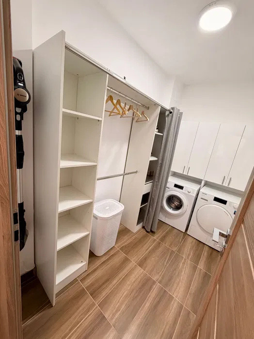 Apartament cu 3 camere, 79,5 mp, balcon, zona Teilor
