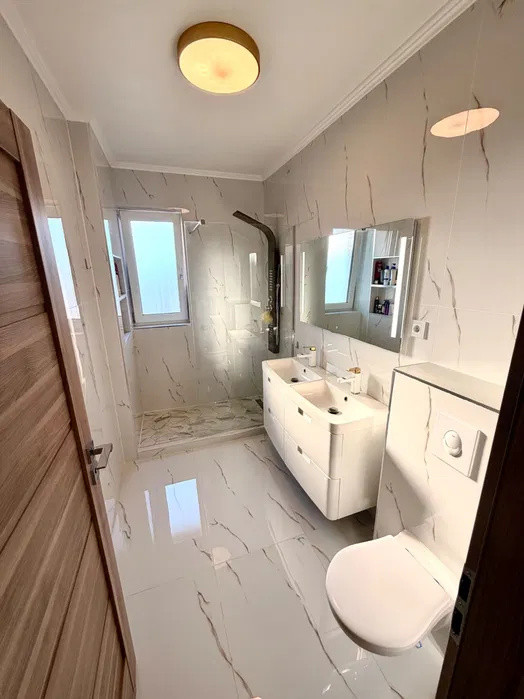 Apartament cu 3 camere, 79,5 mp, balcon, zona Teilor