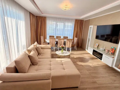 Apartament cu 3 camere, 79,5 mp, balcon, zona Teilor