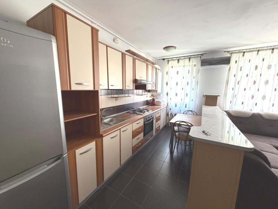 Apartament cu 2 camere, 52 mp, parcare, etajul 1, zona Eroilor