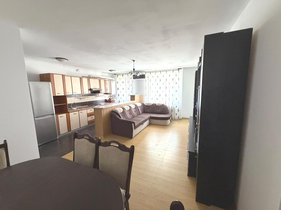 Apartament cu 2 camere, 52 mp, parcare, etajul 1, zona Eroilor