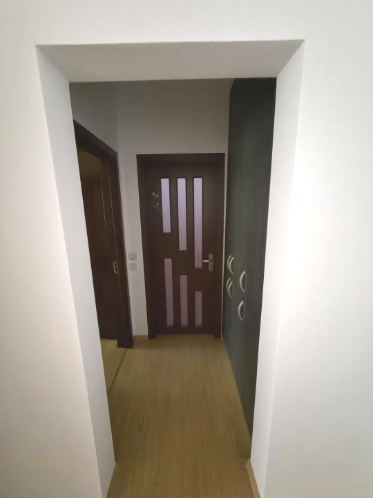 Apartament cu 2 camere, 52 mp, parcare, etajul 1, zona Eroilor