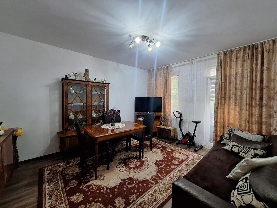 Apartament decomandat, 44 mp, parcare, strada Cetatii