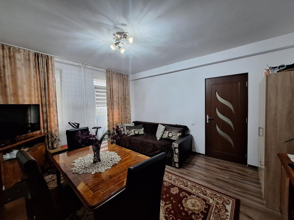 Apartament decomandat, 44 mp, parcare, strada Cetatii