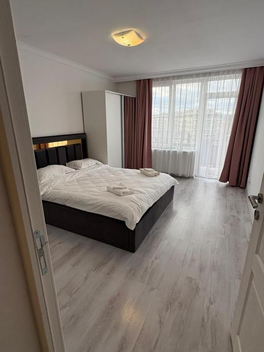 Apartament cu 3 camere,2 balcoane,parcare,zona Tineretului