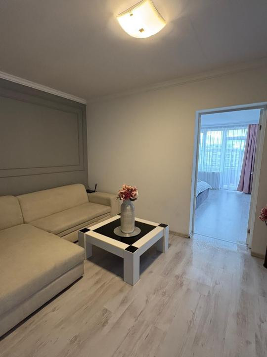 Apartament cu 3 camere,2 balcoane,parcare,zona Tineretului