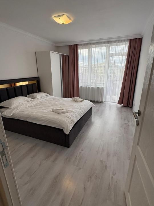 Apartament cu 3 camere,2 balcoane,parcare,zona Tineretului