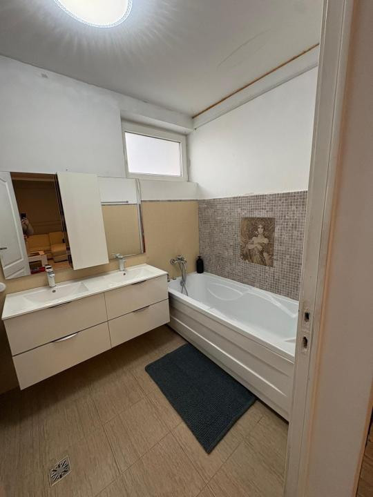 Apartament cu 3 camere,2 balcoane,parcare,zona Tineretului