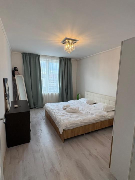 Apartament cu 3 camere,2 balcoane,parcare,zona Tineretului