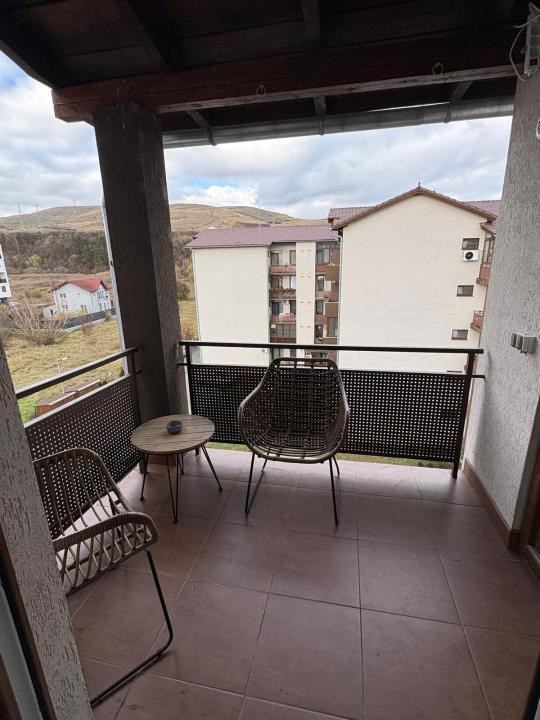 Apartament cu 3 camere,2 balcoane,parcare,zona Tineretului