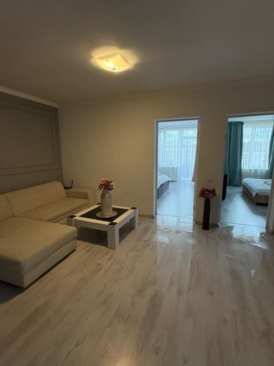 Apartament cu 3 camere,2 balcoane,parcare,zona Tineretului
