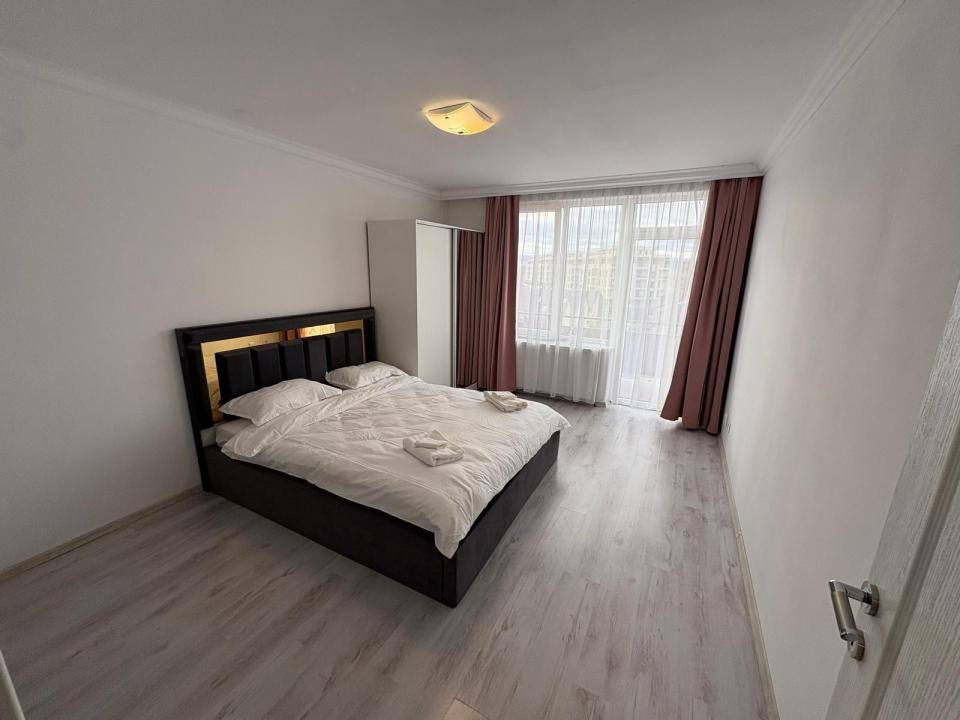 Apartament cu 3 camere,2 balcoane,parcare,zona Tineretului