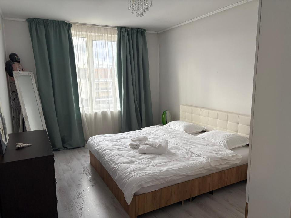 Apartament cu 3 camere,2 balcoane,parcare,zona Tineretului