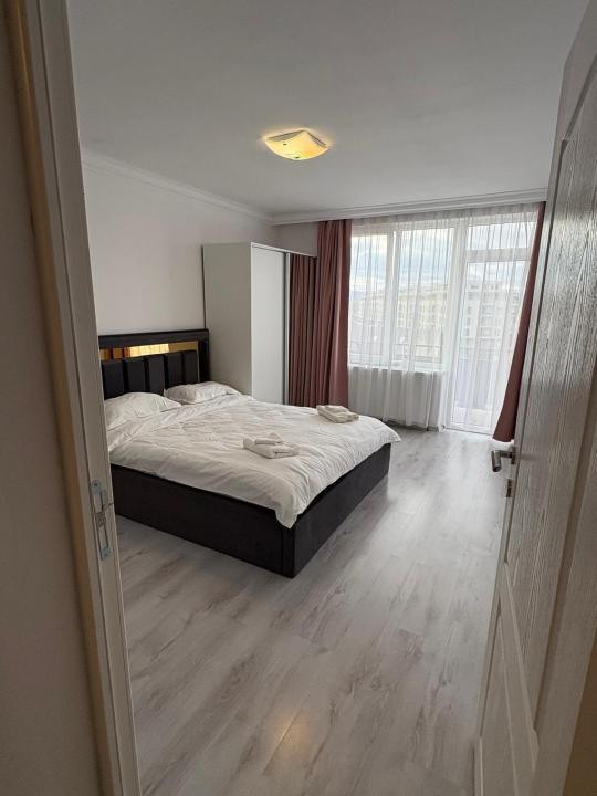 Apartament cu 3 camere,2 balcoane,parcare,zona Tineretului