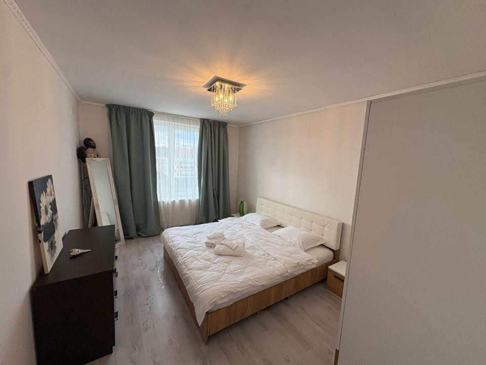 Apartament cu 3 camere,2 balcoane,parcare,zona Tineretului