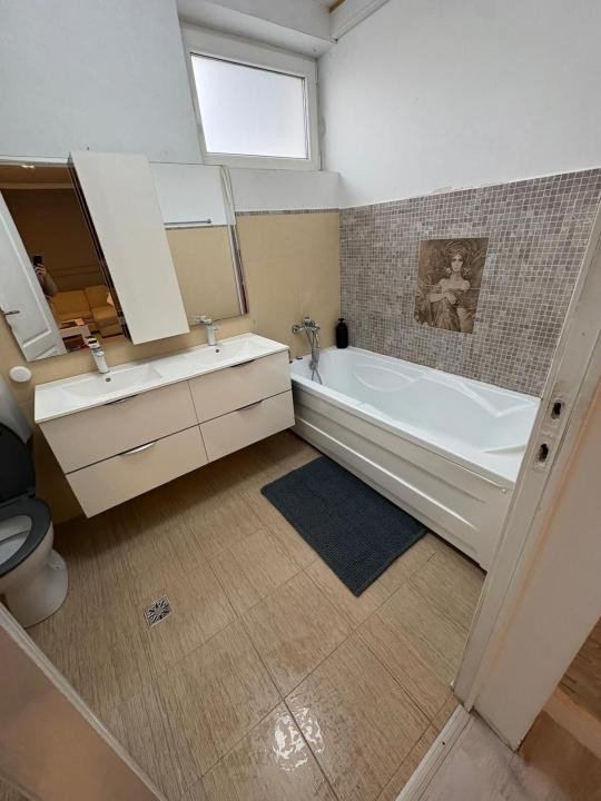 Apartament cu 3 camere,2 balcoane,parcare,zona Tineretului