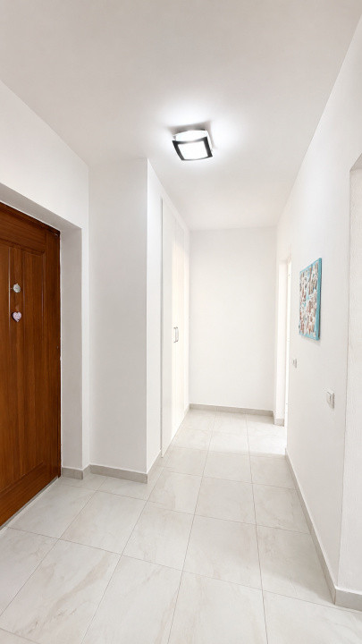 Apartament de inchiriat cu 2 camere , parcare ,etaj 1, zona Florilor