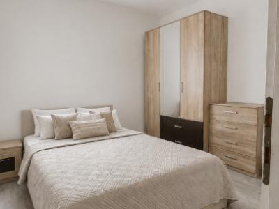 Apartament de inchiriat cu 2 camere , parcare ,etaj 1, zona Florilor