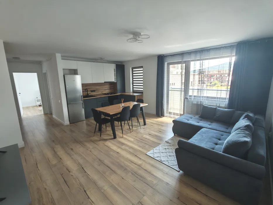 Apartament cu 2 camere, 55 mp, balcon, zona Sub Cetate