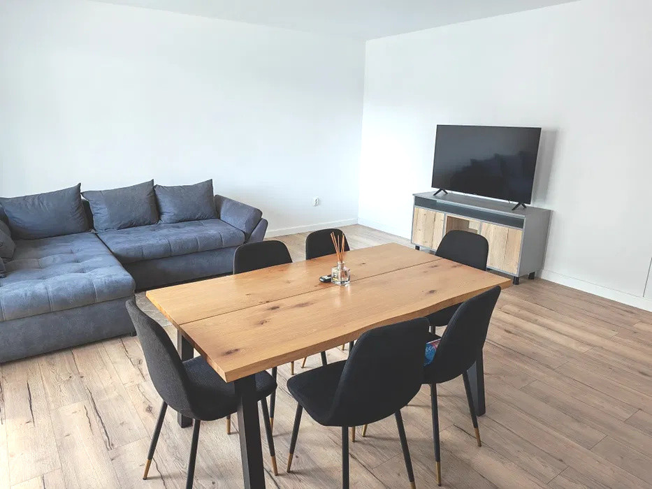 Apartament cu 2 camere, 55 mp, balcon, zona Sub Cetate
