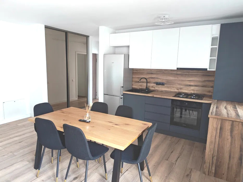Apartament cu 2 camere, 55 mp, balcon, zona Sub Cetate