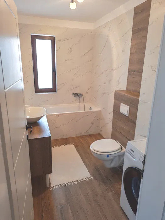 Apartament cu 2 camere, 55 mp, balcon, zona Sub Cetate