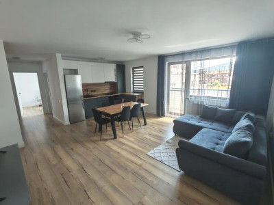 Apartament cu 2 camere, 55 mp, balcon, zona Sub Cetate