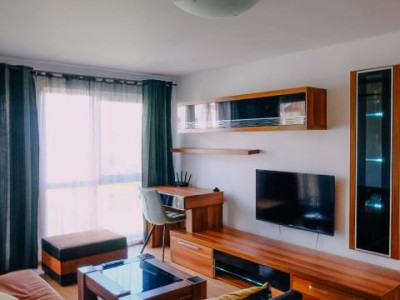 Apartament decomandat, etajul 1, parcare, strada Eroilor