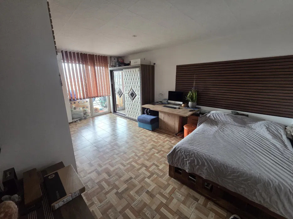 Apartament cu o camera, 34 mp, parcare, balcon, zona Florilor